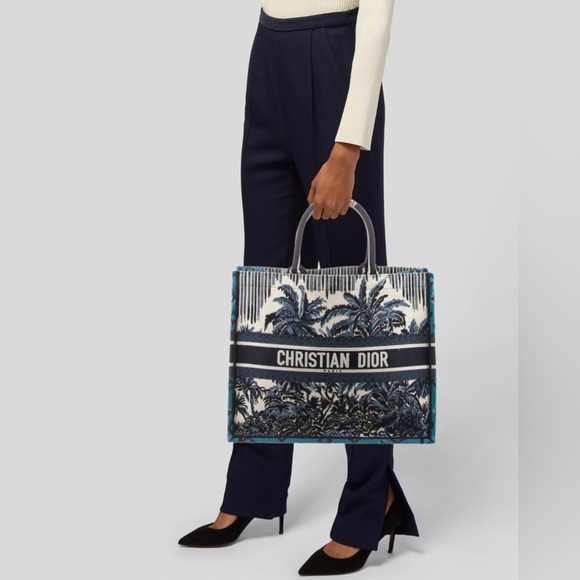 The Dior Book Tote with Palm Trees in large dimension - Picture 8 of 8